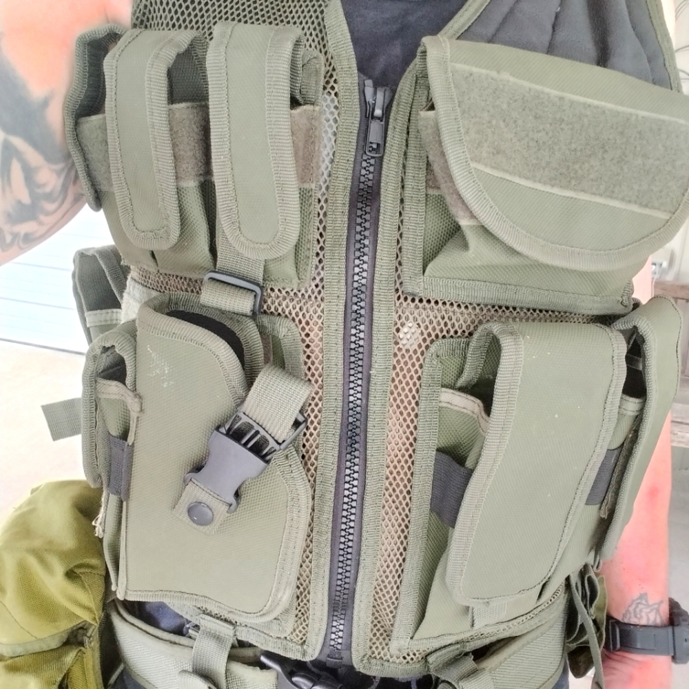 Military flake vest with camel pack new!